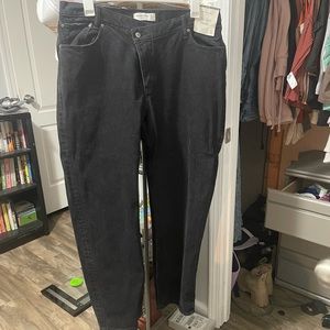 Abercrombie and Fitch Black The Dad High rise jeans. NWT. Never worn before.